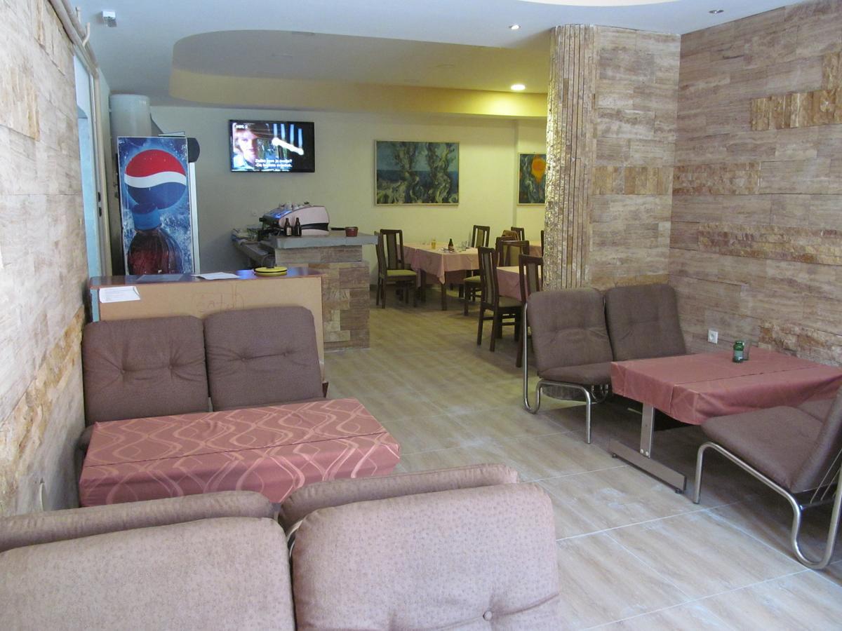 Hostel T&M Ζένιτσα Εξωτερικό φωτογραφία